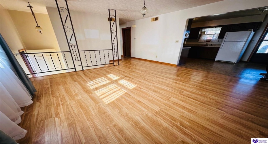 Valley Drive, Greensburg, Kentucky 42743, ,1 BathroomBathrooms,For Sale,Valley Drive,HK24004034