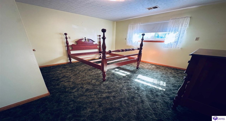 Valley Drive, Greensburg, Kentucky 42743, ,1 BathroomBathrooms,For Sale,Valley Drive,HK24004034