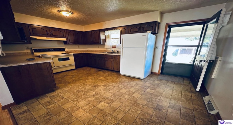 Valley Drive, Greensburg, Kentucky 42743, ,1 BathroomBathrooms,For Sale,Valley Drive,HK24004034