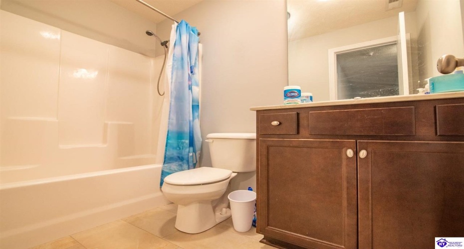 Fox Ridge Road, Radcliff, Kentucky 40160, ,3 BathroomsBathrooms,For Sale,Fox Ridge Road,HK24004041