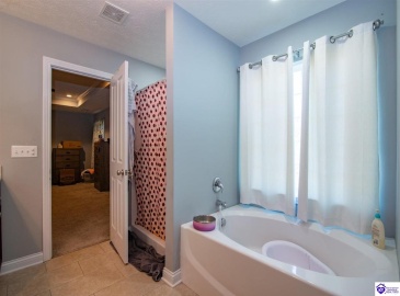 Fox Ridge Road, Radcliff, Kentucky 40160, ,3 BathroomsBathrooms,For Sale,Fox Ridge Road,HK24004041