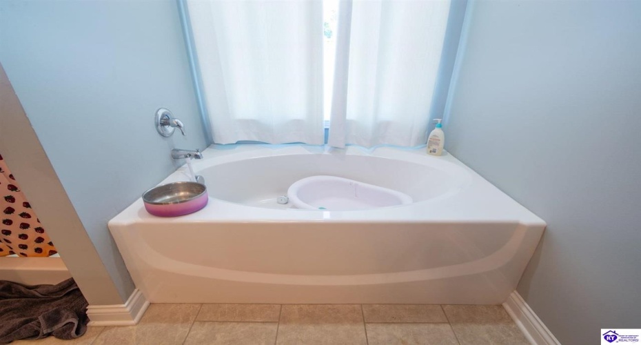 Fox Ridge Road, Radcliff, Kentucky 40160, ,3 BathroomsBathrooms,For Sale,Fox Ridge Road,HK24004041