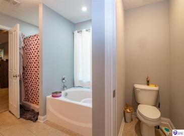 Fox Ridge Road, Radcliff, Kentucky 40160, ,3 BathroomsBathrooms,For Sale,Fox Ridge Road,HK24004041