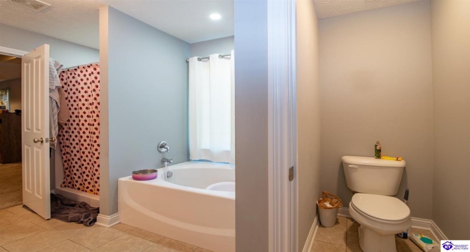 Fox Ridge Road, Radcliff, Kentucky 40160, ,3 BathroomsBathrooms,For Sale,Fox Ridge Road,HK24004041