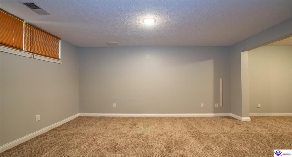 Fox Ridge Road, Radcliff, Kentucky 40160, ,3 BathroomsBathrooms,For Sale,Fox Ridge Road,HK24004041