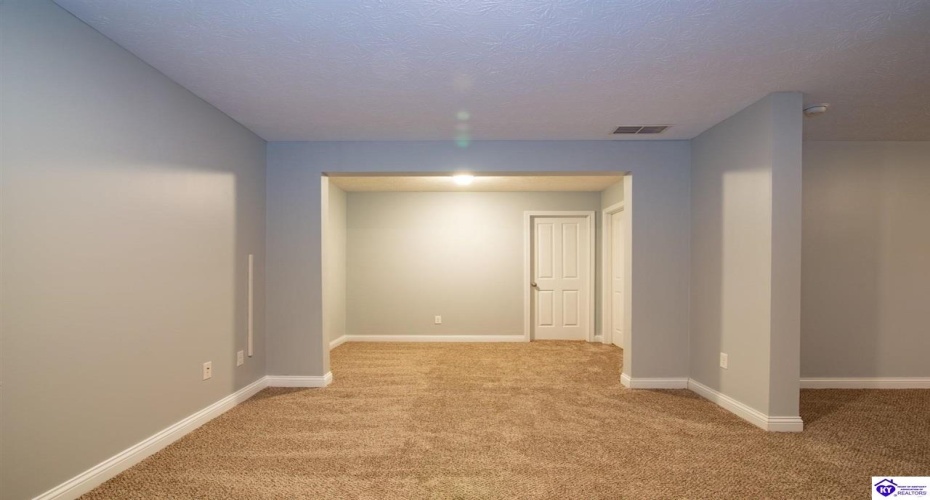 Fox Ridge Road, Radcliff, Kentucky 40160, ,3 BathroomsBathrooms,For Sale,Fox Ridge Road,HK24004041