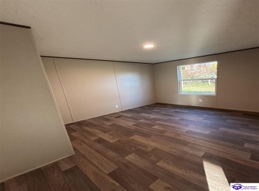 Jennings Knob Road, Vine Grove, Kentucky 40175, ,2 BathroomsBathrooms,For Sale,Jennings Knob Road,HK24004042