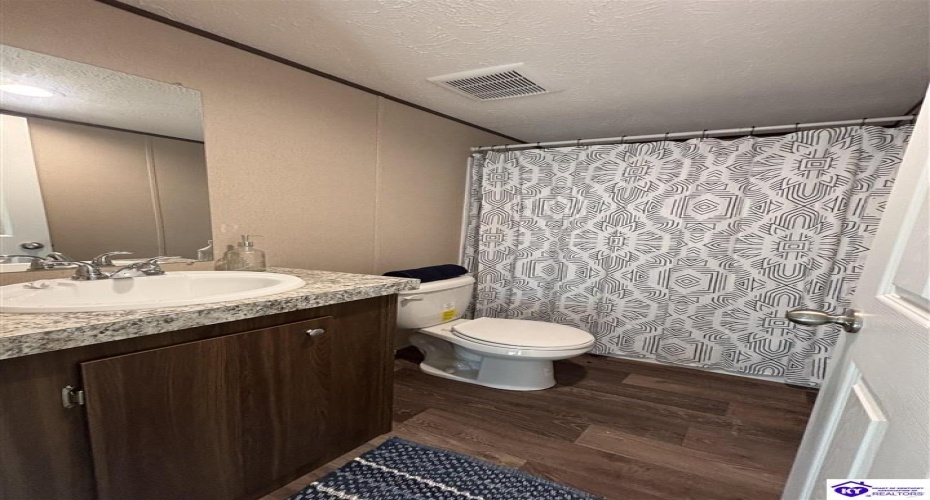 Jennings Knob Road, Vine Grove, Kentucky 40175, ,2 BathroomsBathrooms,For Sale,Jennings Knob Road,HK24004042