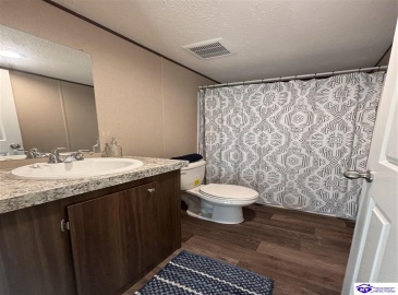 Jennings Knob Road, Vine Grove, Kentucky 40175, ,2 BathroomsBathrooms,For Sale,Jennings Knob Road,HK24004042