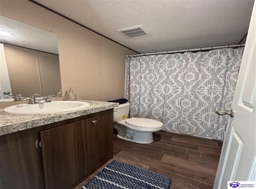 Jennings Knob Road, Vine Grove, Kentucky 40175, ,2 BathroomsBathrooms,For Sale,Jennings Knob Road,HK24004042