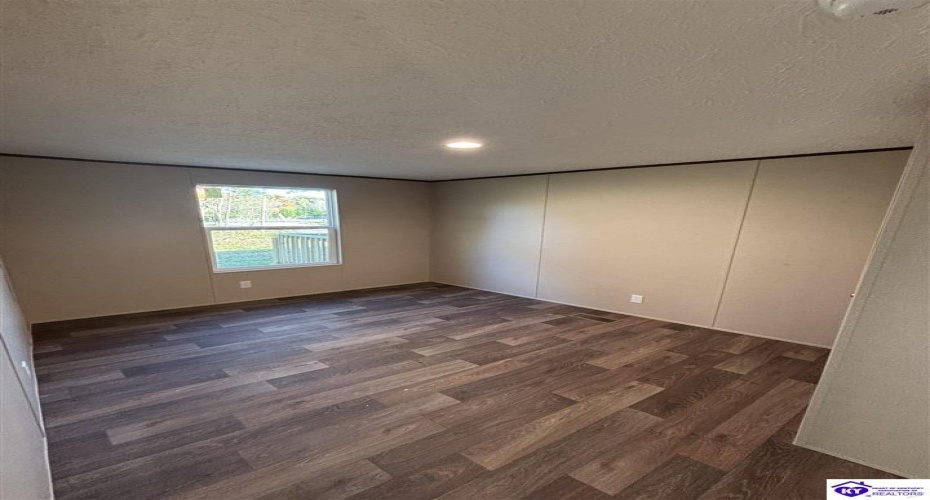 Jennings Knob Road, Vine Grove, Kentucky 40175, ,2 BathroomsBathrooms,For Sale,Jennings Knob Road,HK24004042