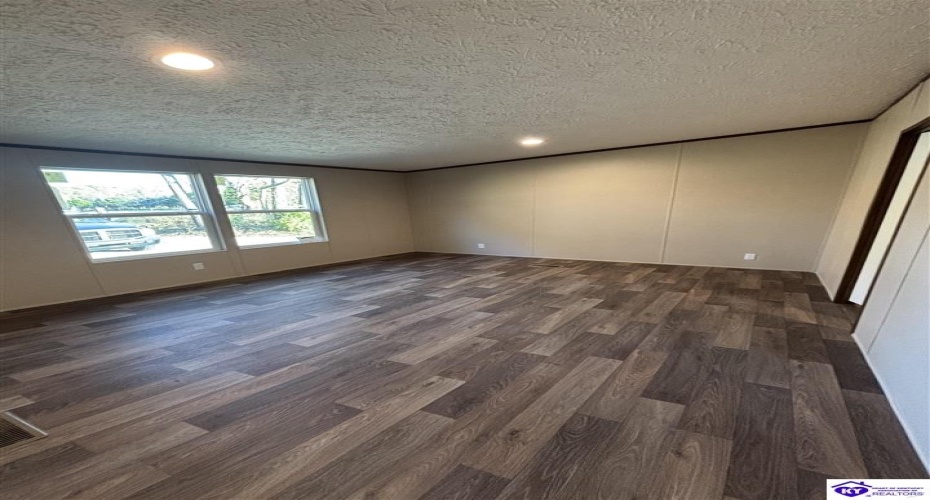 Jennings Knob Road, Vine Grove, Kentucky 40175, ,2 BathroomsBathrooms,For Sale,Jennings Knob Road,HK24004042