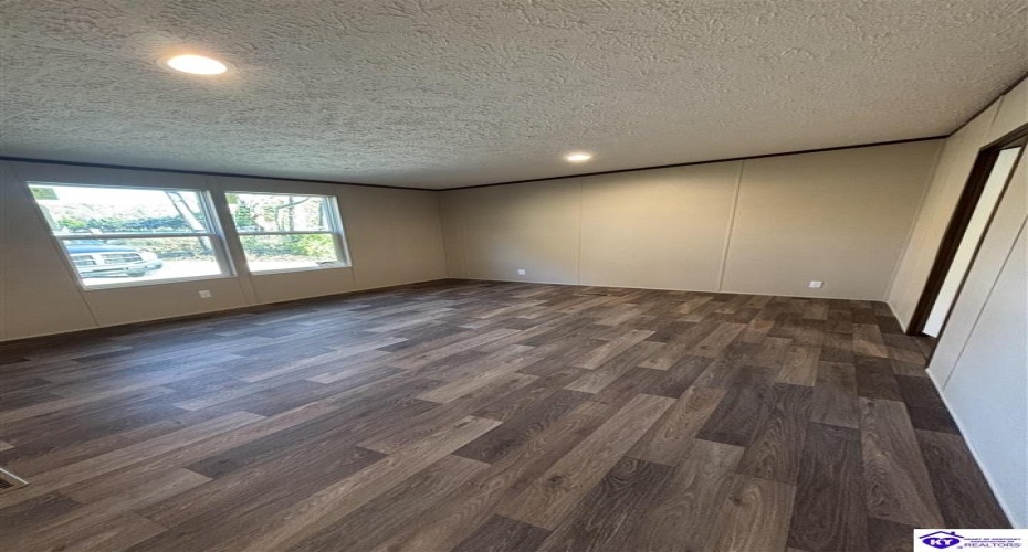 Jennings Knob Road, Vine Grove, Kentucky 40175, ,2 BathroomsBathrooms,For Sale,Jennings Knob Road,HK24004042