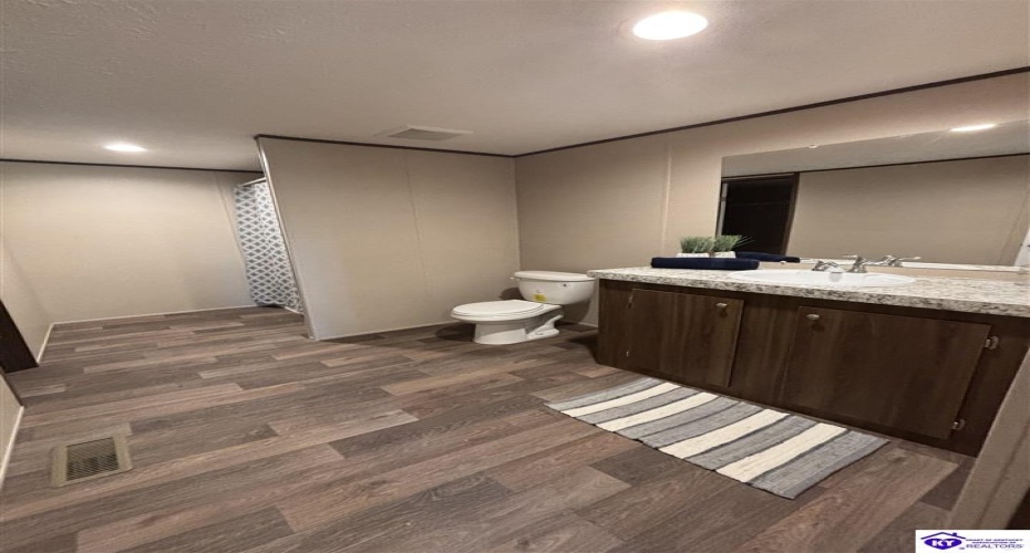 Jennings Knob Road, Vine Grove, Kentucky 40175, ,2 BathroomsBathrooms,For Sale,Jennings Knob Road,HK24004042