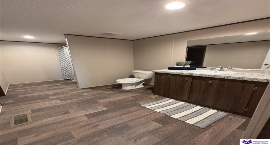 Jennings Knob Road, Vine Grove, Kentucky 40175, ,2 BathroomsBathrooms,For Sale,Jennings Knob Road,HK24004042