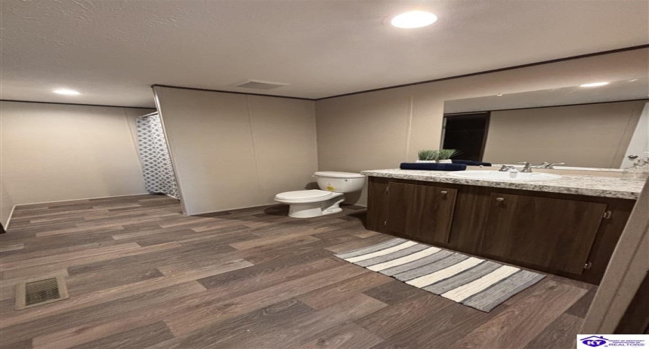 Jennings Knob Road, Vine Grove, Kentucky 40175, ,2 BathroomsBathrooms,For Sale,Jennings Knob Road,HK24004042