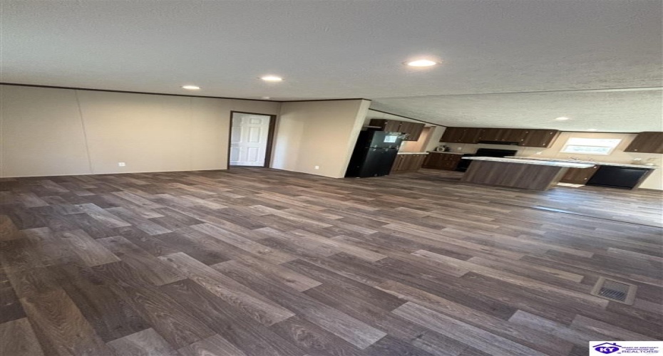 Jennings Knob Road, Vine Grove, Kentucky 40175, ,2 BathroomsBathrooms,For Sale,Jennings Knob Road,HK24004042