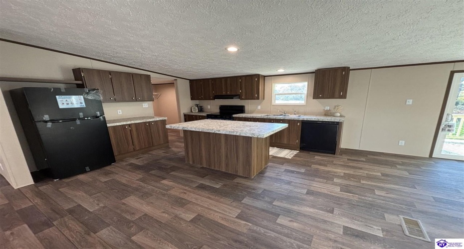 Jennings Knob Road, Vine Grove, Kentucky 40175, ,2 BathroomsBathrooms,For Sale,Jennings Knob Road,HK24004042