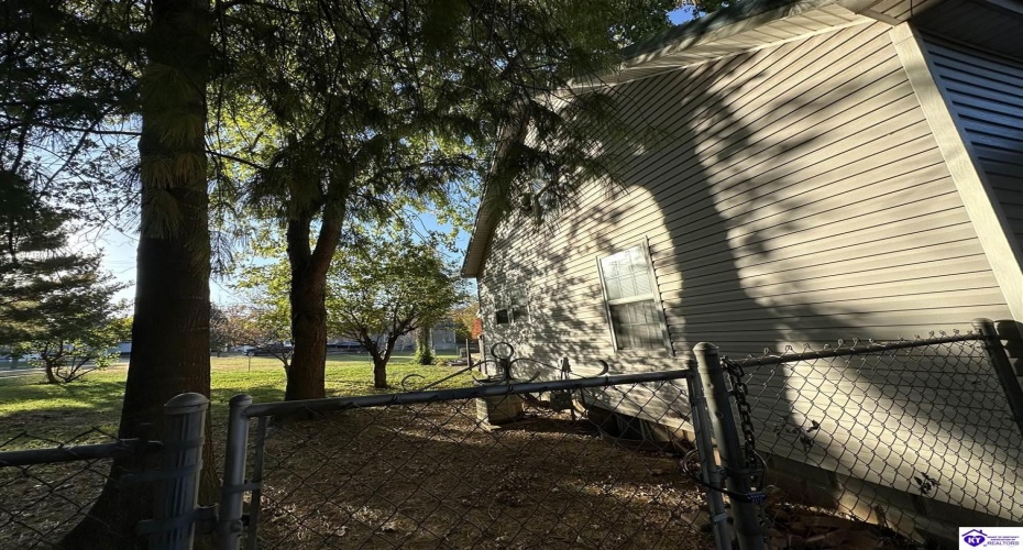 Vine Street, Radcliff, Kentucky 40160, ,1 BathroomBathrooms,For Sale,Vine Street,HK24004047