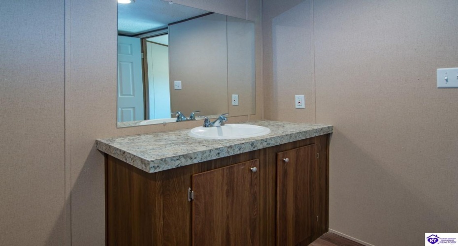 Eagles Nest Road, Ekron, Kentucky 40117, ,2 BathroomsBathrooms,For Sale,Eagles Nest Road,HK24003547