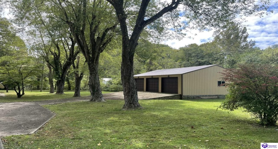 Battle Training Road, Elizabethtown, Kentucky 42701-6110, ,2 BathroomsBathrooms,For Sale,Battle Training Road,HK24004057