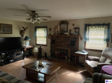 Battle Training Road, Elizabethtown, Kentucky 42701-6110, ,2 BathroomsBathrooms,For Sale,Battle Training Road,HK24004057