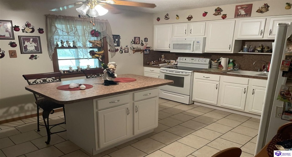 Battle Training Road, Elizabethtown, Kentucky 42701-6110, ,2 BathroomsBathrooms,For Sale,Battle Training Road,HK24004057