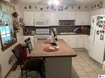 Battle Training Road, Elizabethtown, Kentucky 42701-6110, ,2 BathroomsBathrooms,For Sale,Battle Training Road,HK24004057