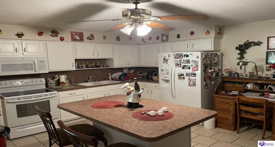 Battle Training Road, Elizabethtown, Kentucky 42701-6110, ,2 BathroomsBathrooms,For Sale,Battle Training Road,HK24004057