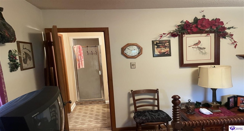 Battle Training Road, Elizabethtown, Kentucky 42701-6110, ,2 BathroomsBathrooms,For Sale,Battle Training Road,HK24004057