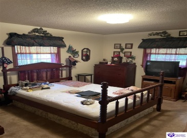 Battle Training Road, Elizabethtown, Kentucky 42701-6110, ,2 BathroomsBathrooms,For Sale,Battle Training Road,HK24004057