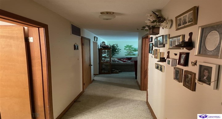 Battle Training Road, Elizabethtown, Kentucky 42701-6110, ,2 BathroomsBathrooms,For Sale,Battle Training Road,HK24004057