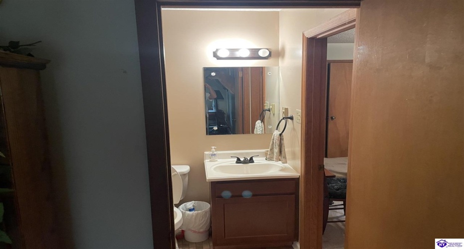 Battle Training Road, Elizabethtown, Kentucky 42701-6110, ,2 BathroomsBathrooms,For Sale,Battle Training Road,HK24004057