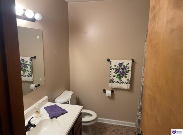 Battle Training Road, Elizabethtown, Kentucky 42701-6110, ,2 BathroomsBathrooms,For Sale,Battle Training Road,HK24004057