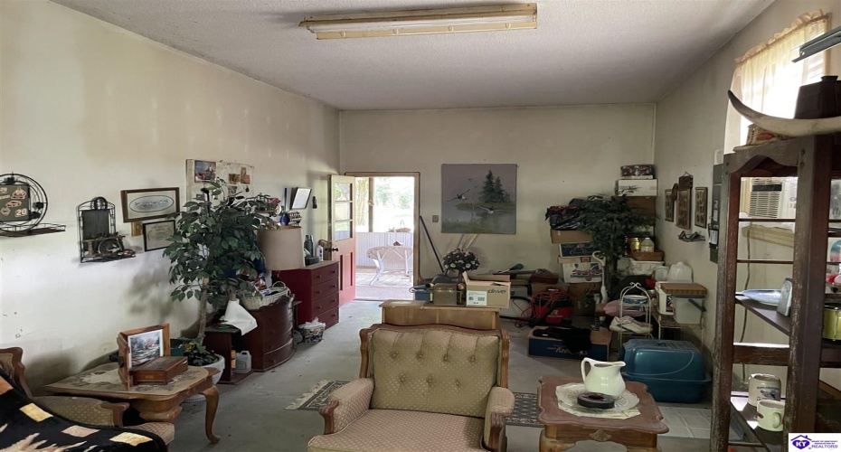 Battle Training Road, Elizabethtown, Kentucky 42701-6110, ,2 BathroomsBathrooms,For Sale,Battle Training Road,HK24004057