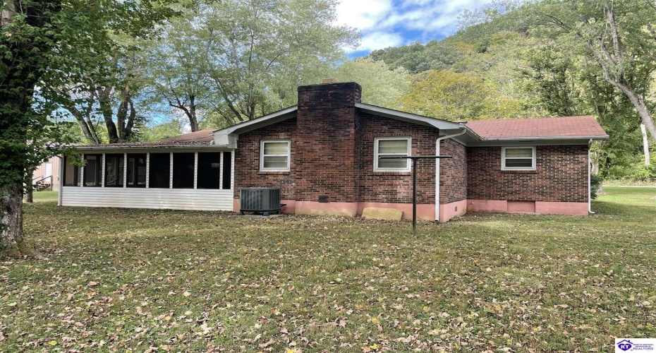 Battle Training Road, Elizabethtown, Kentucky 42701-6110, ,2 BathroomsBathrooms,For Sale,Battle Training Road,HK24004057