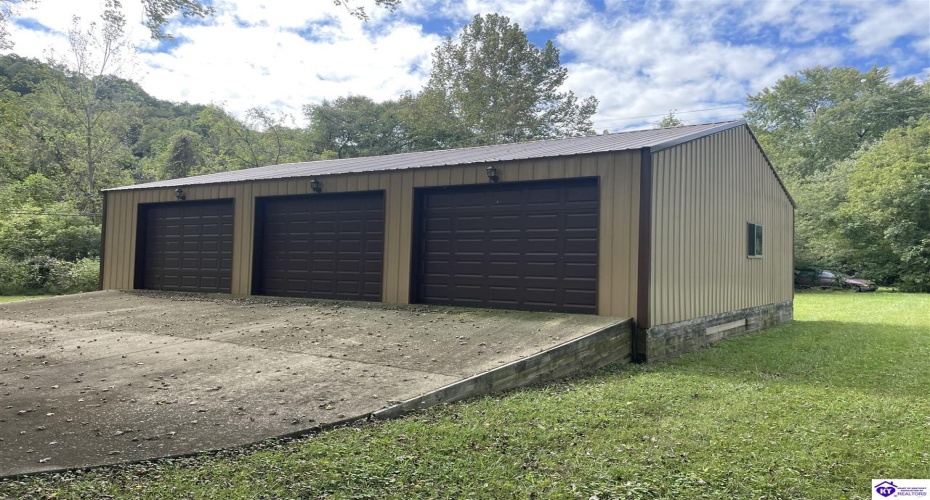 Battle Training Road, Elizabethtown, Kentucky 42701-6110, ,2 BathroomsBathrooms,For Sale,Battle Training Road,HK24004057