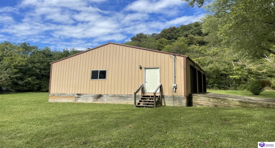 Battle Training Road, Elizabethtown, Kentucky 42701-6110, ,2 BathroomsBathrooms,For Sale,Battle Training Road,HK24004057