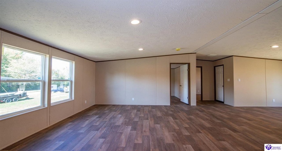 Dixie Highway, Upton, Kentucky 42784, ,2 BathroomsBathrooms,For Sale,Dixie Highway,HK24004061