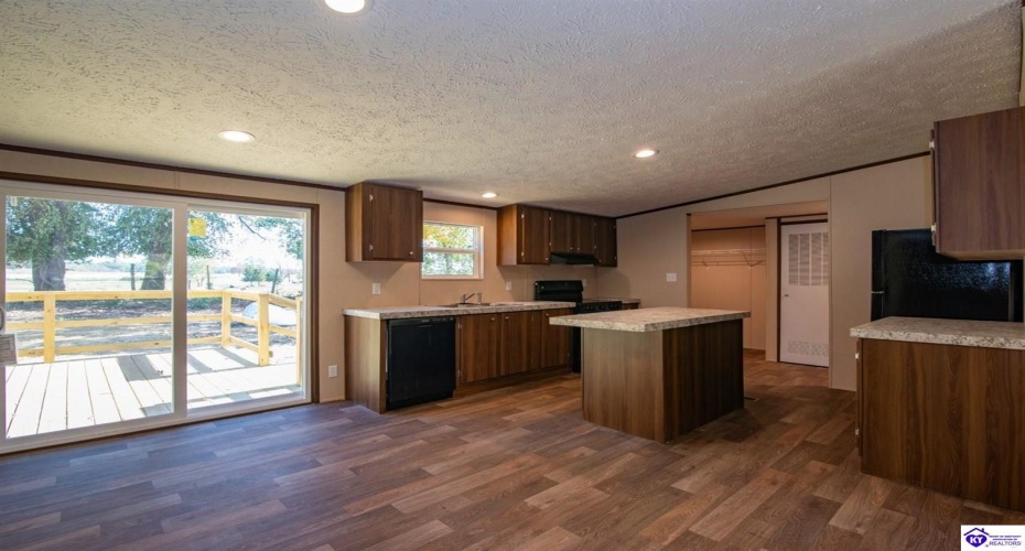 Dixie Highway, Upton, Kentucky 42784, ,2 BathroomsBathrooms,For Sale,Dixie Highway,HK24004061