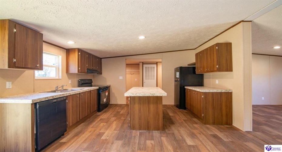 Dixie Highway, Upton, Kentucky 42784, ,2 BathroomsBathrooms,For Sale,Dixie Highway,HK24004061