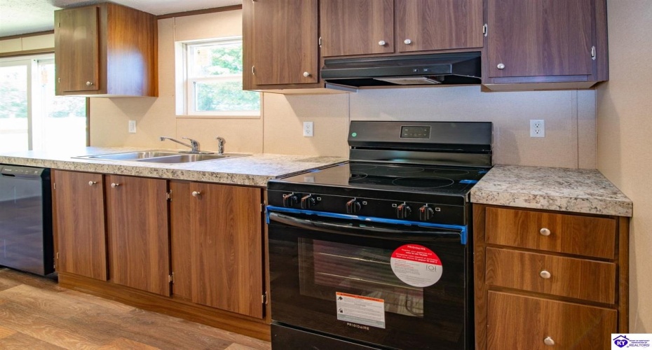 Dixie Highway, Upton, Kentucky 42784, ,2 BathroomsBathrooms,For Sale,Dixie Highway,HK24004061