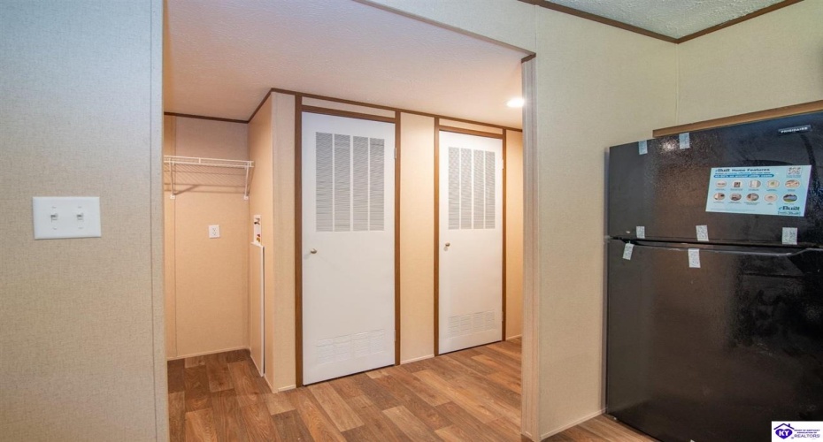 Dixie Highway, Upton, Kentucky 42784, ,2 BathroomsBathrooms,For Sale,Dixie Highway,HK24004061