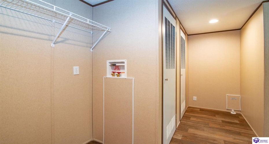 Dixie Highway, Upton, Kentucky 42784, ,2 BathroomsBathrooms,For Sale,Dixie Highway,HK24004061