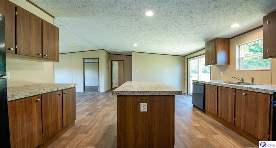 Dixie Highway, Upton, Kentucky 42784, ,2 BathroomsBathrooms,For Sale,Dixie Highway,HK24004061