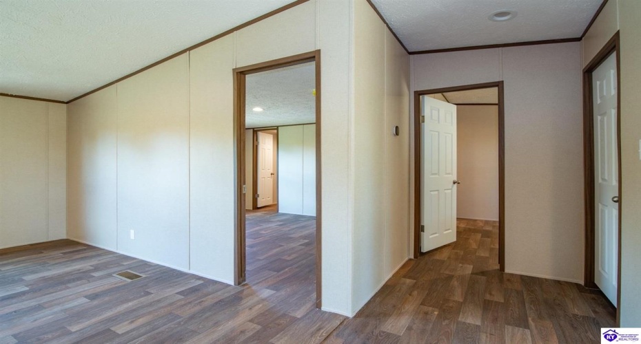 Dixie Highway, Upton, Kentucky 42784, ,2 BathroomsBathrooms,For Sale,Dixie Highway,HK24004061