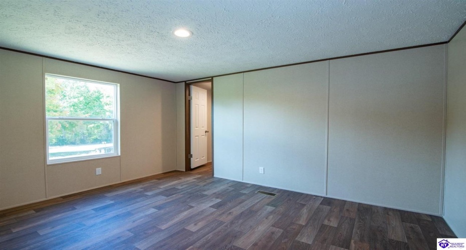 Dixie Highway, Upton, Kentucky 42784, ,2 BathroomsBathrooms,For Sale,Dixie Highway,HK24004061