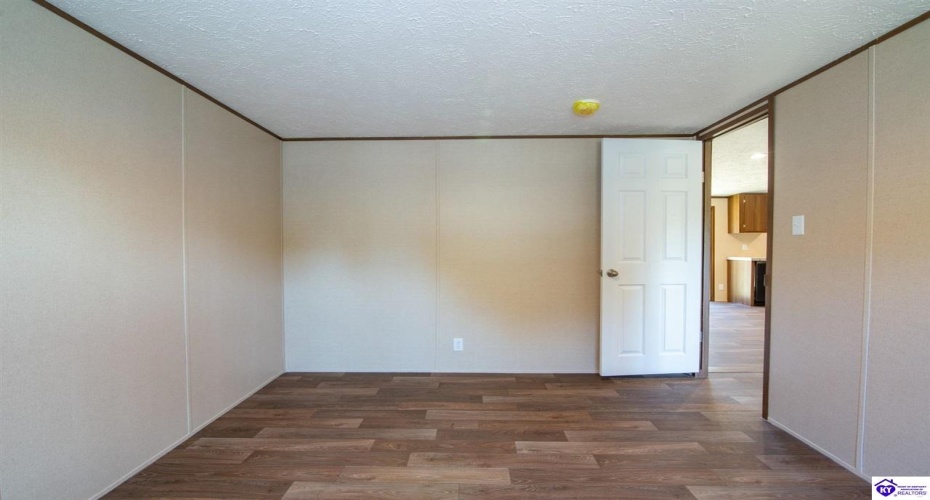 Dixie Highway, Upton, Kentucky 42784, ,2 BathroomsBathrooms,For Sale,Dixie Highway,HK24004061