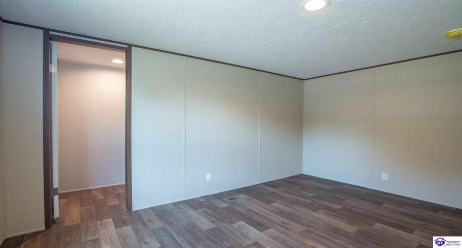 Dixie Highway, Upton, Kentucky 42784, ,2 BathroomsBathrooms,For Sale,Dixie Highway,HK24004061