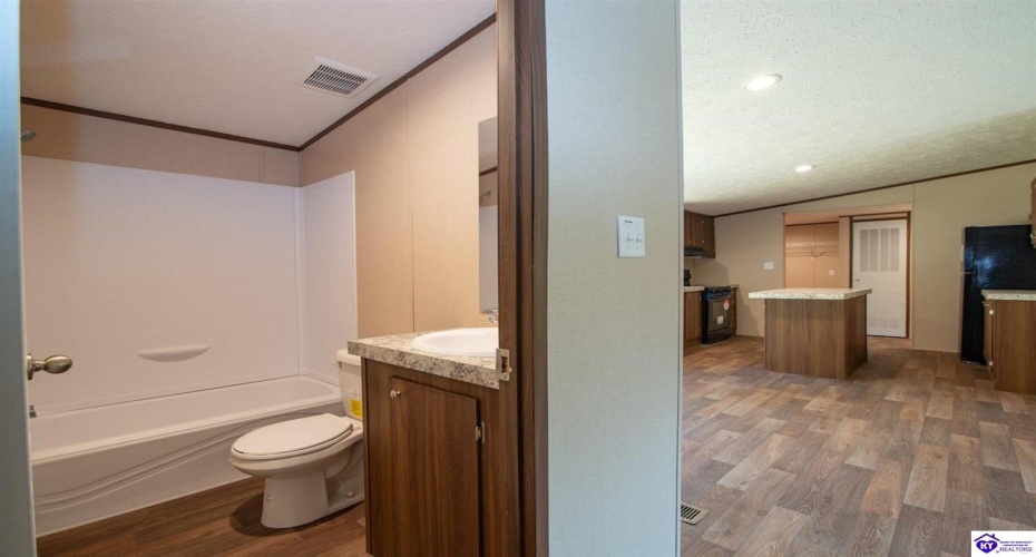 Dixie Highway, Upton, Kentucky 42784, ,2 BathroomsBathrooms,For Sale,Dixie Highway,HK24004061